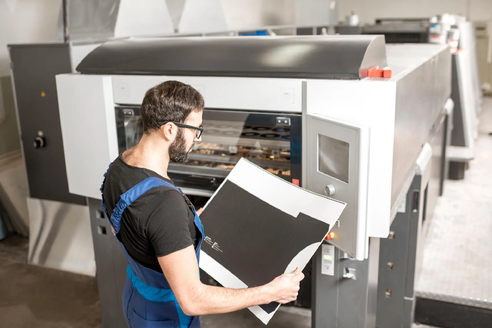 Druk wielkoformatowy — czym jest i jak wybrać najlepszą drukarnię?